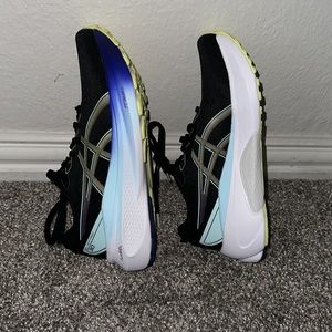 7.5B ASICS Gel-Kayano 30